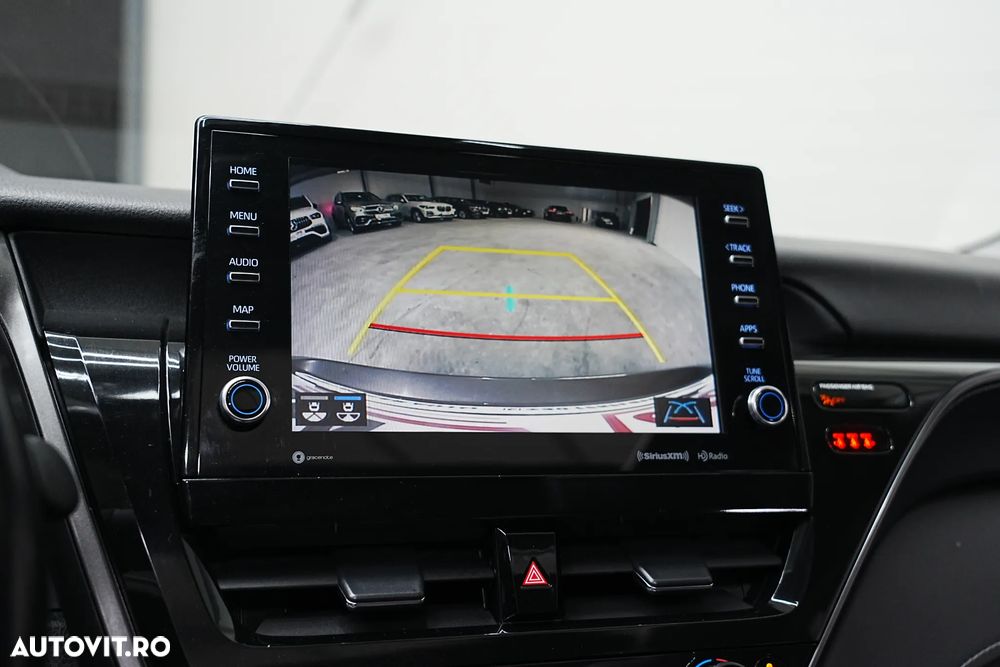 Toyota Camry Luxury - 26