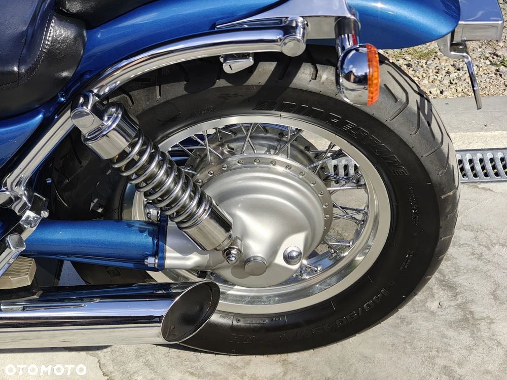 Suzuki Intruder - 14