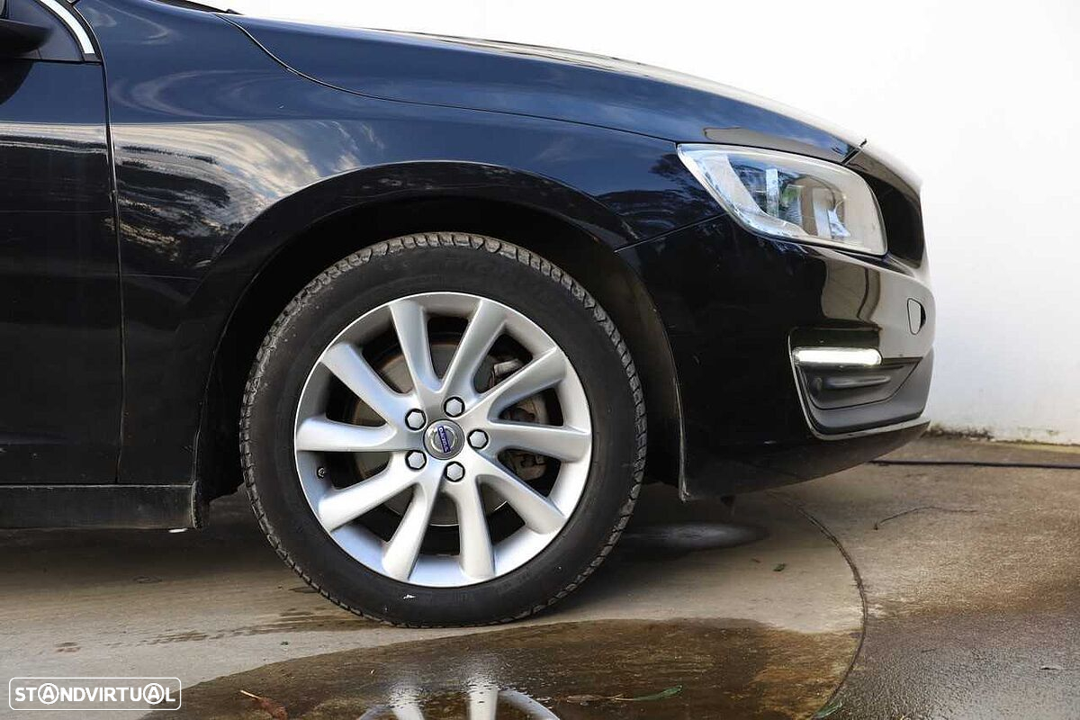 Volvo V60 2.0 D2 Momentum - 4