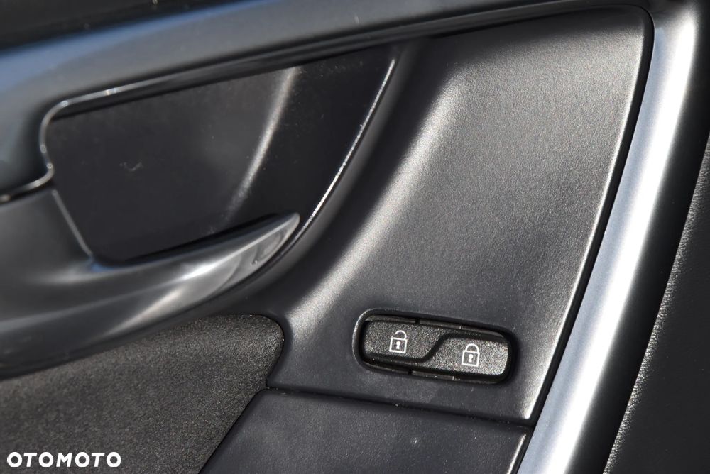Volvo XC 60 D4 Geartronic Momentum - 25