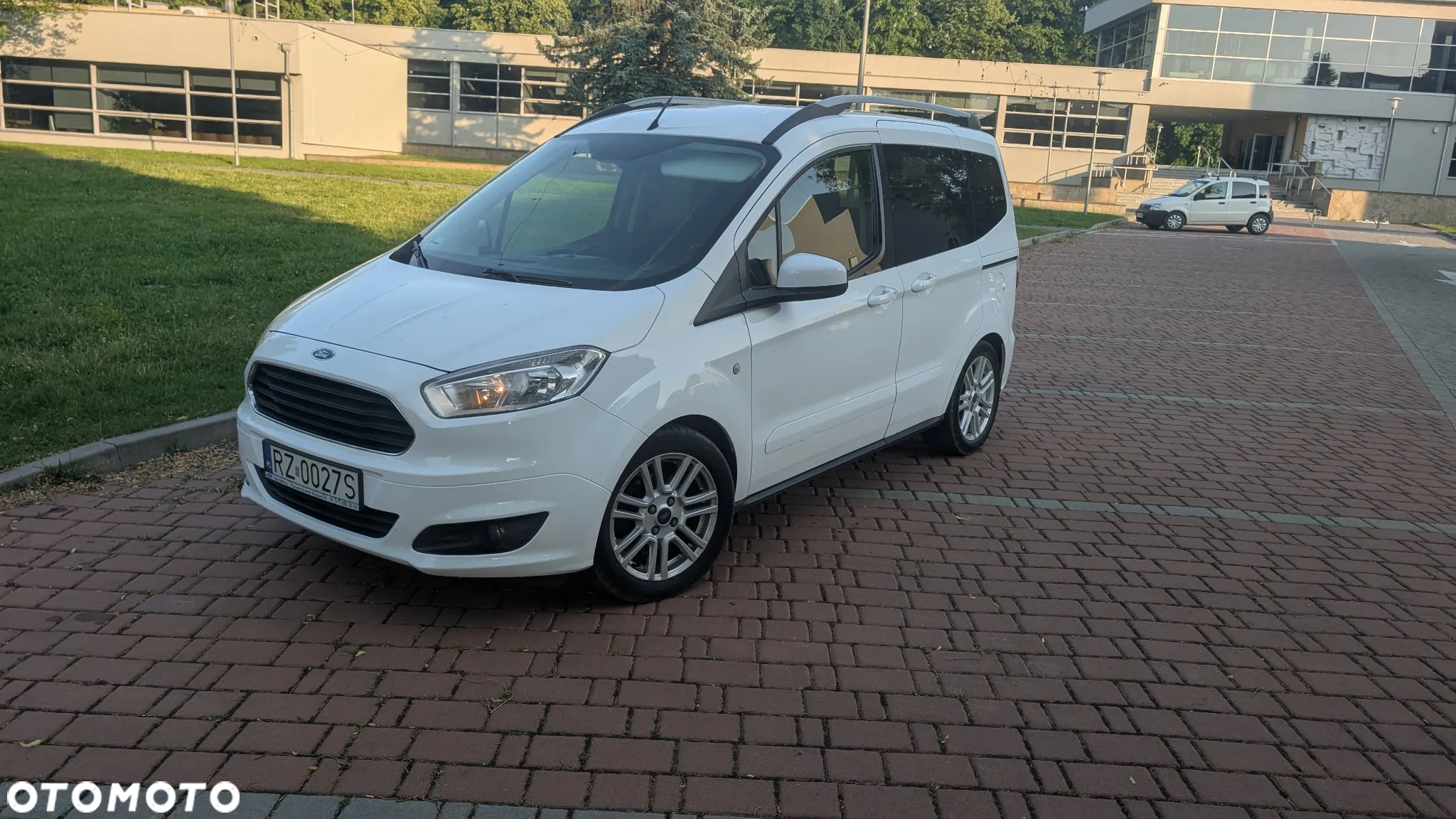 Ford Tourneo Courier 1.0 EcoBoost Titanium - 3