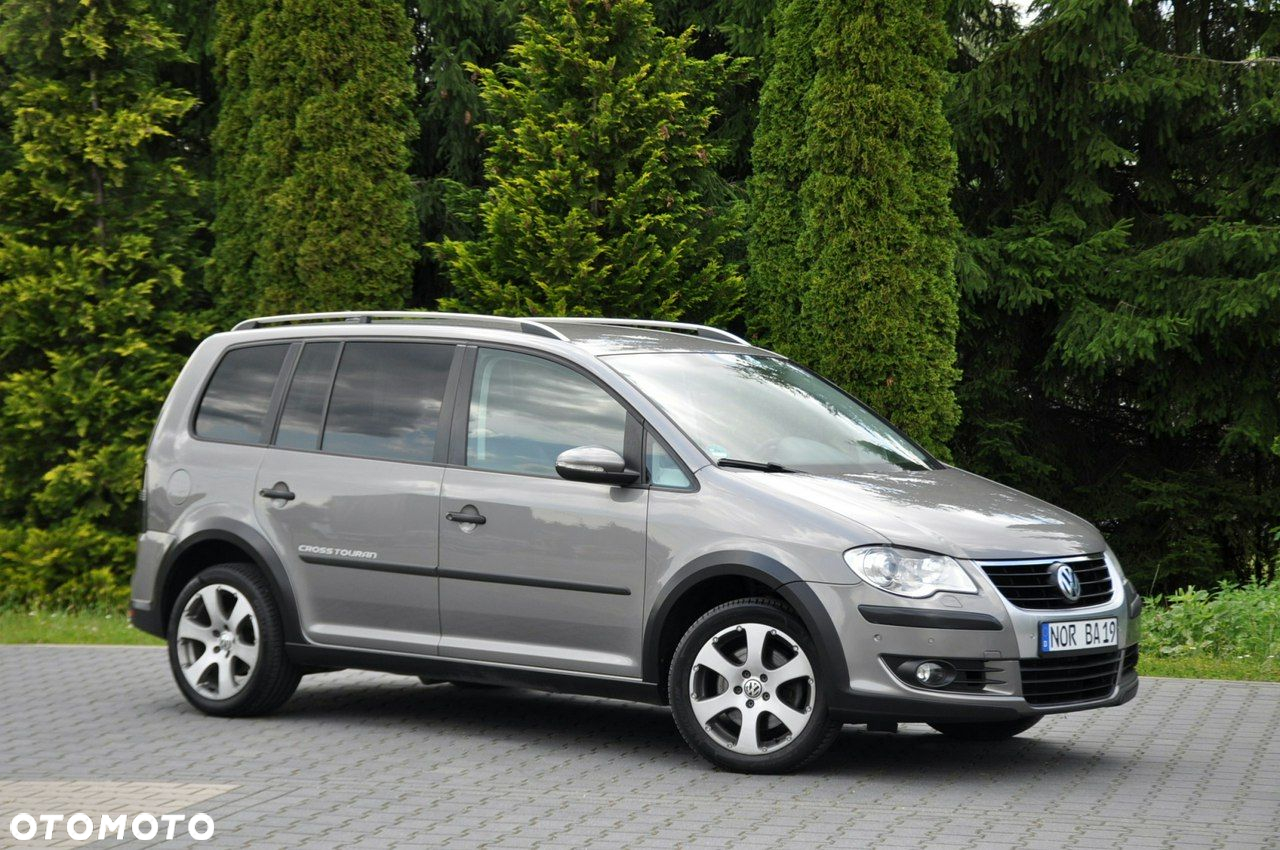 Volkswagen Touran - 4