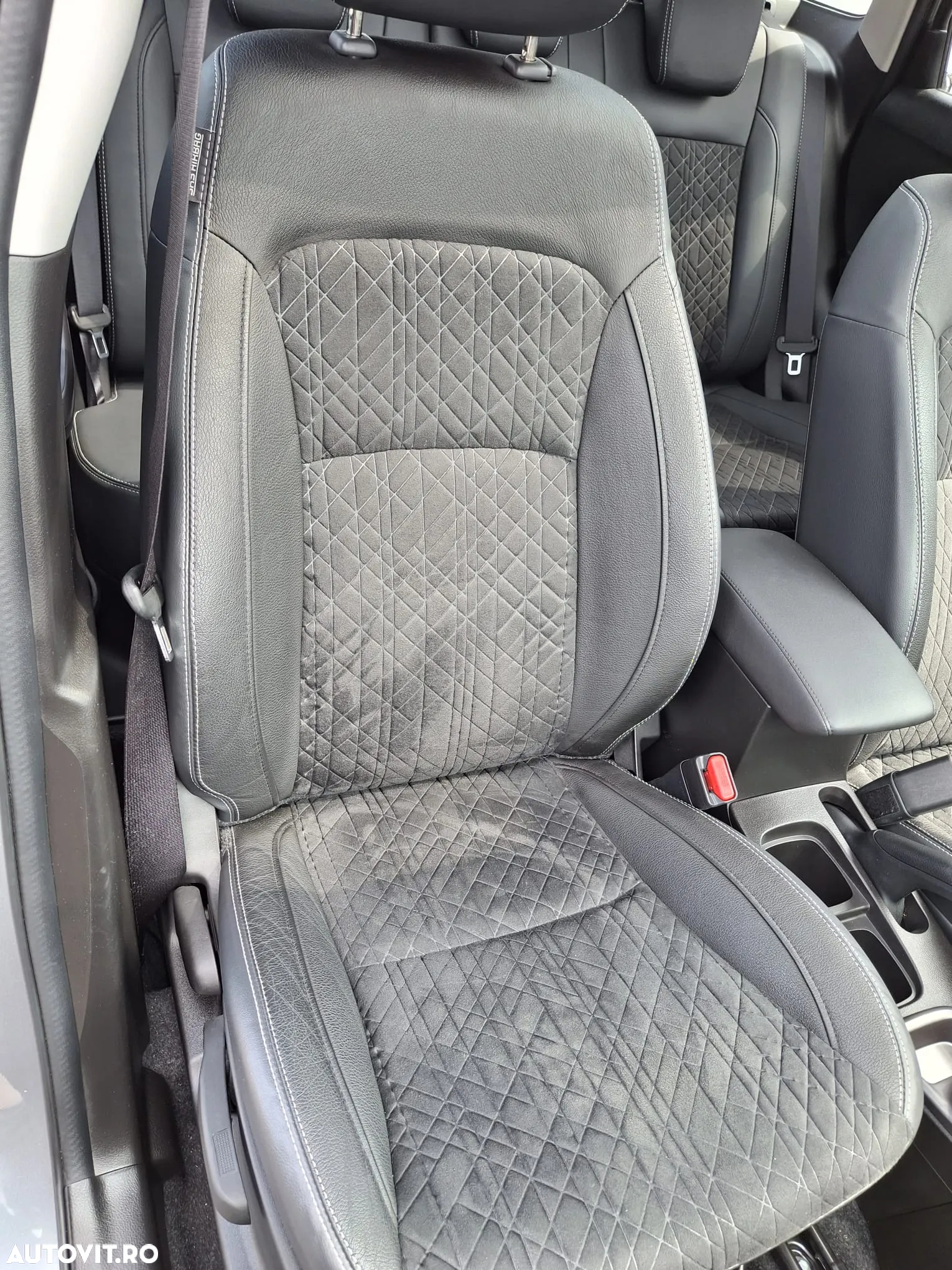Suzuki Vitara 1.5 HEV Luxus - 34