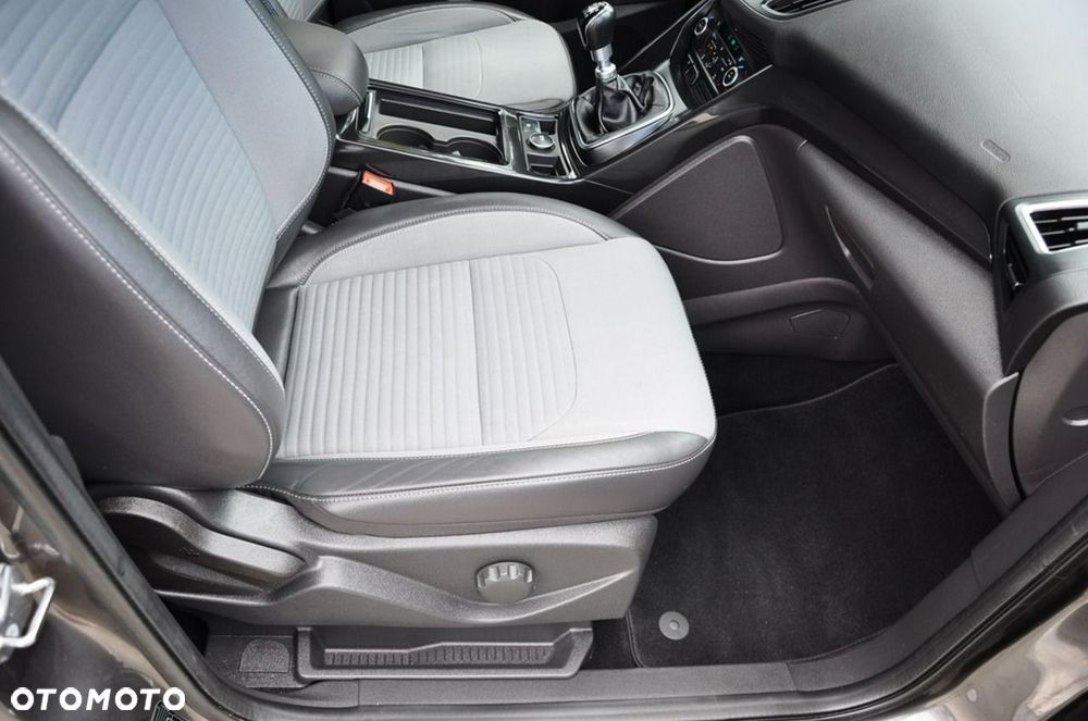 Ford Kuga - 28