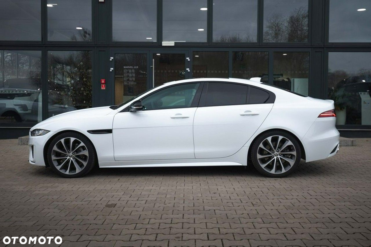 Jaguar XE - 3