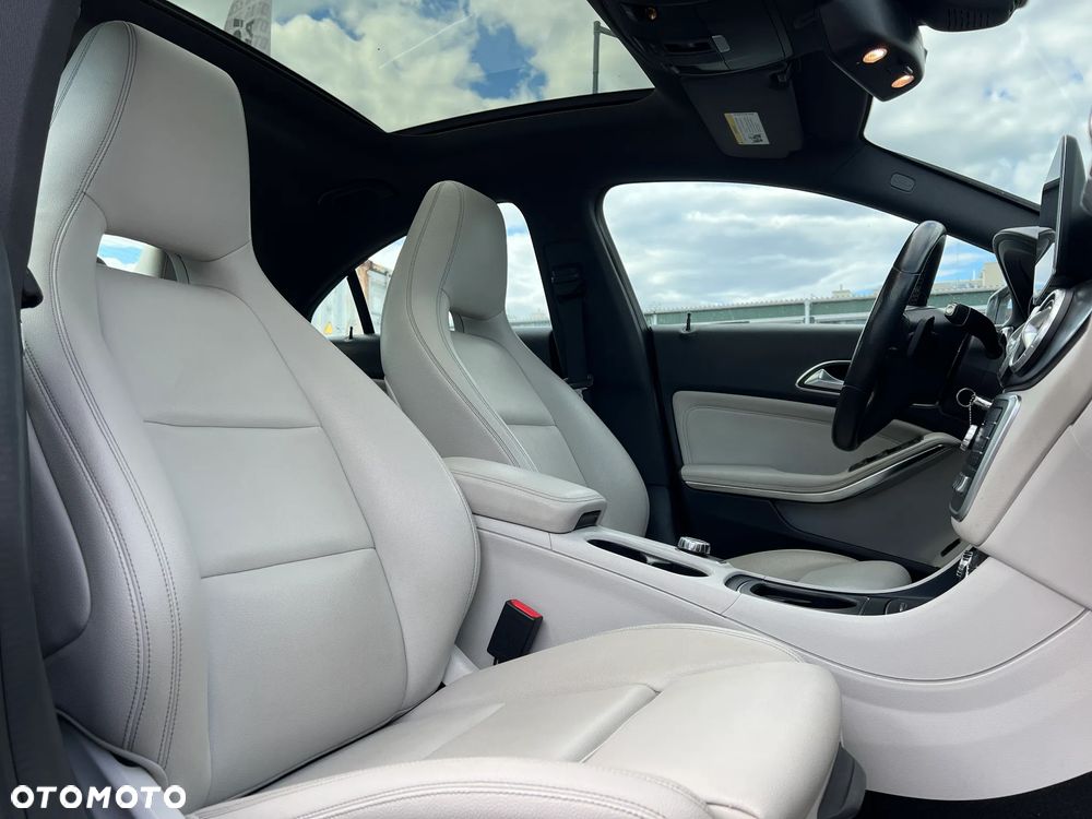 Mercedes-Benz CLA 250 7G-DCT - 29