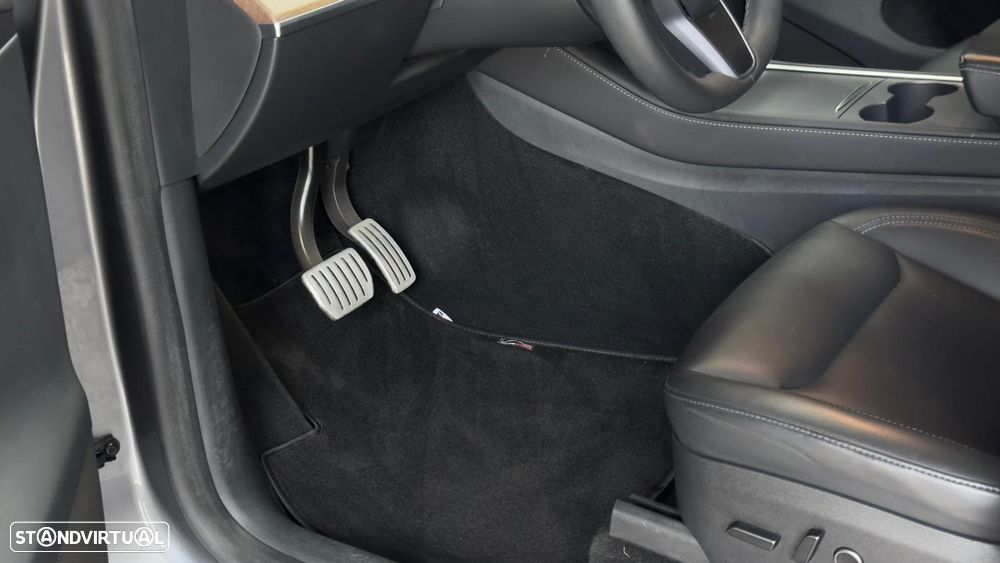 Tesla Model Y Performance Dual Motor AWD - 29