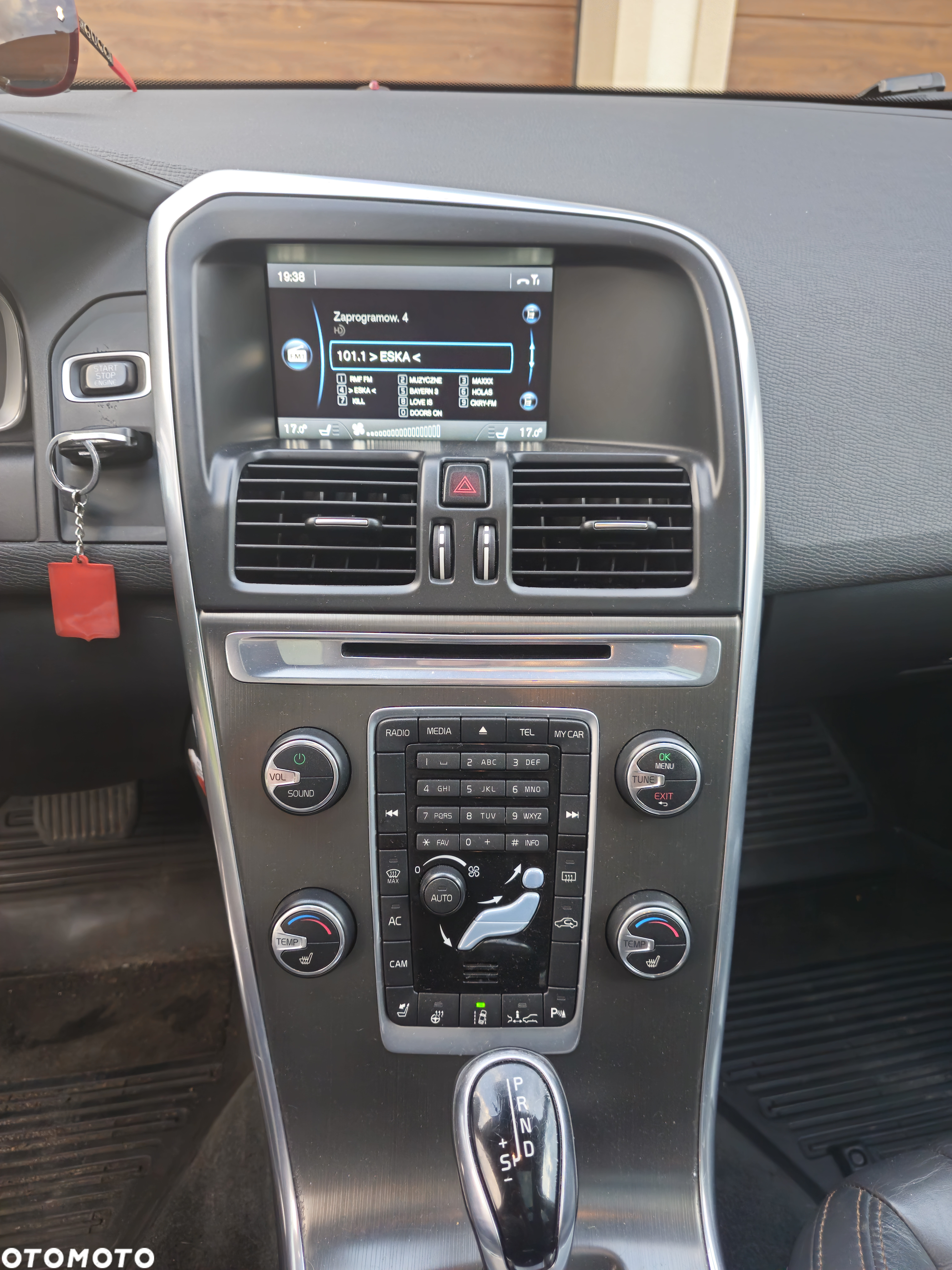 Volvo XC 60 B6 B AWD R-Design - 19