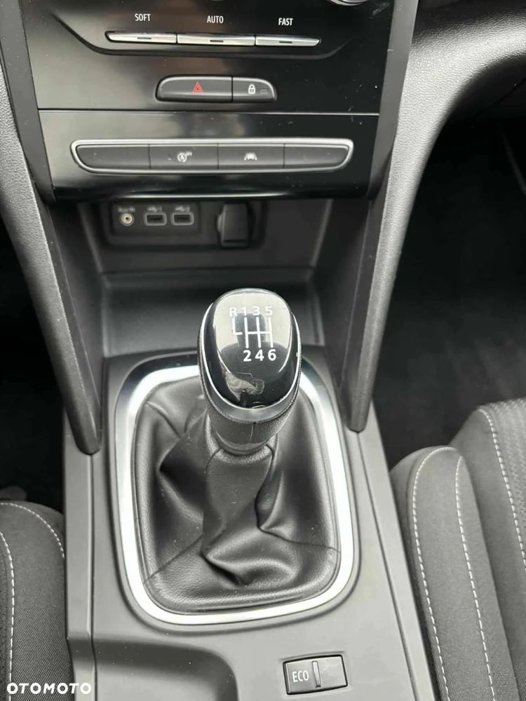 Renault Megane TCe 115 GPF ZEN - 14