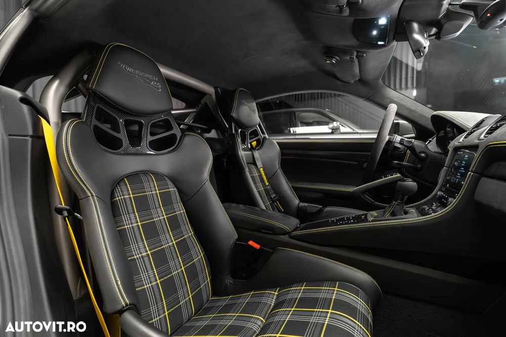 Porsche Cayman GT4 RS - 33