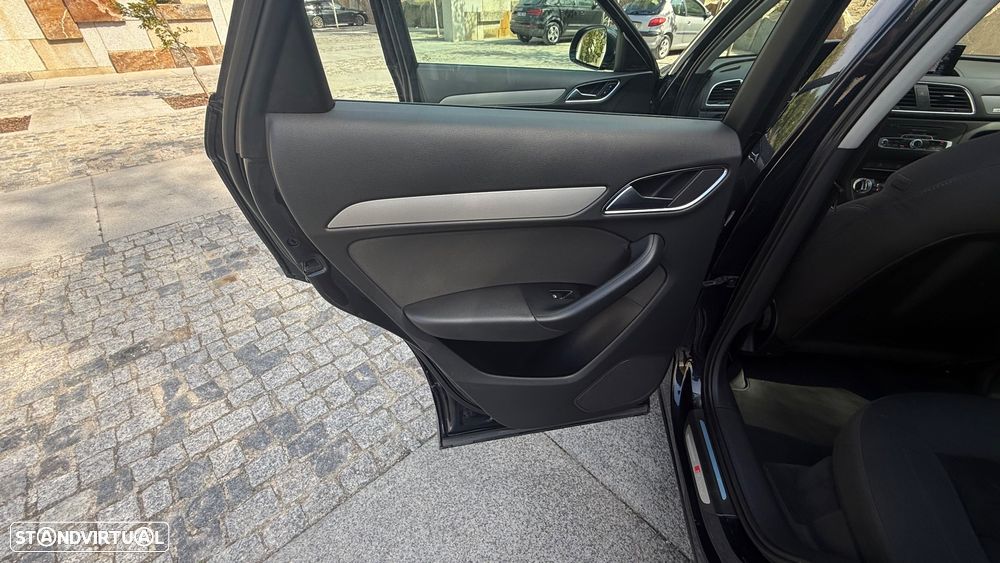Audi Q3 2.0 TDI quattro Business Line S-line S-tronic - 21