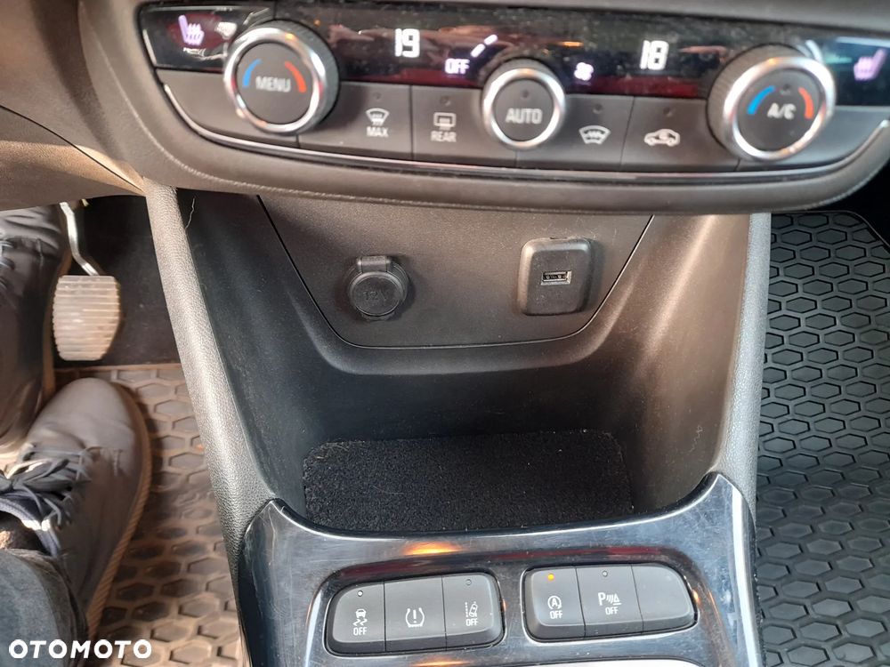 Opel Crossland X 1.2 Essentia - 3