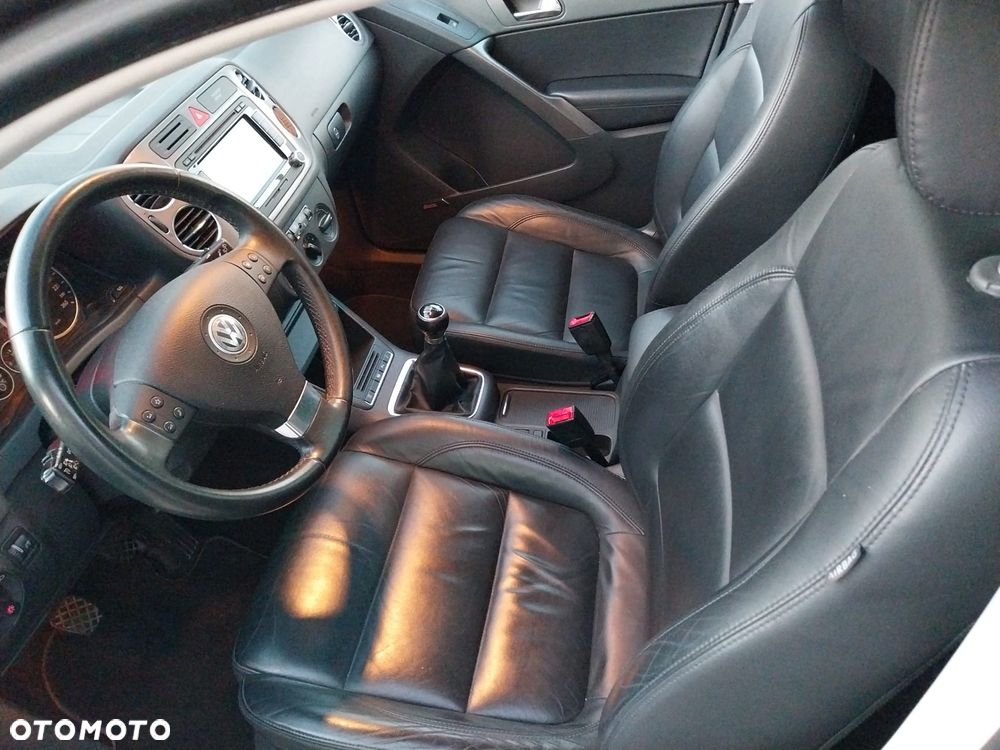 Volkswagen Tiguan 2.0 TDI DPF 4Motion Track & Avenue - 16
