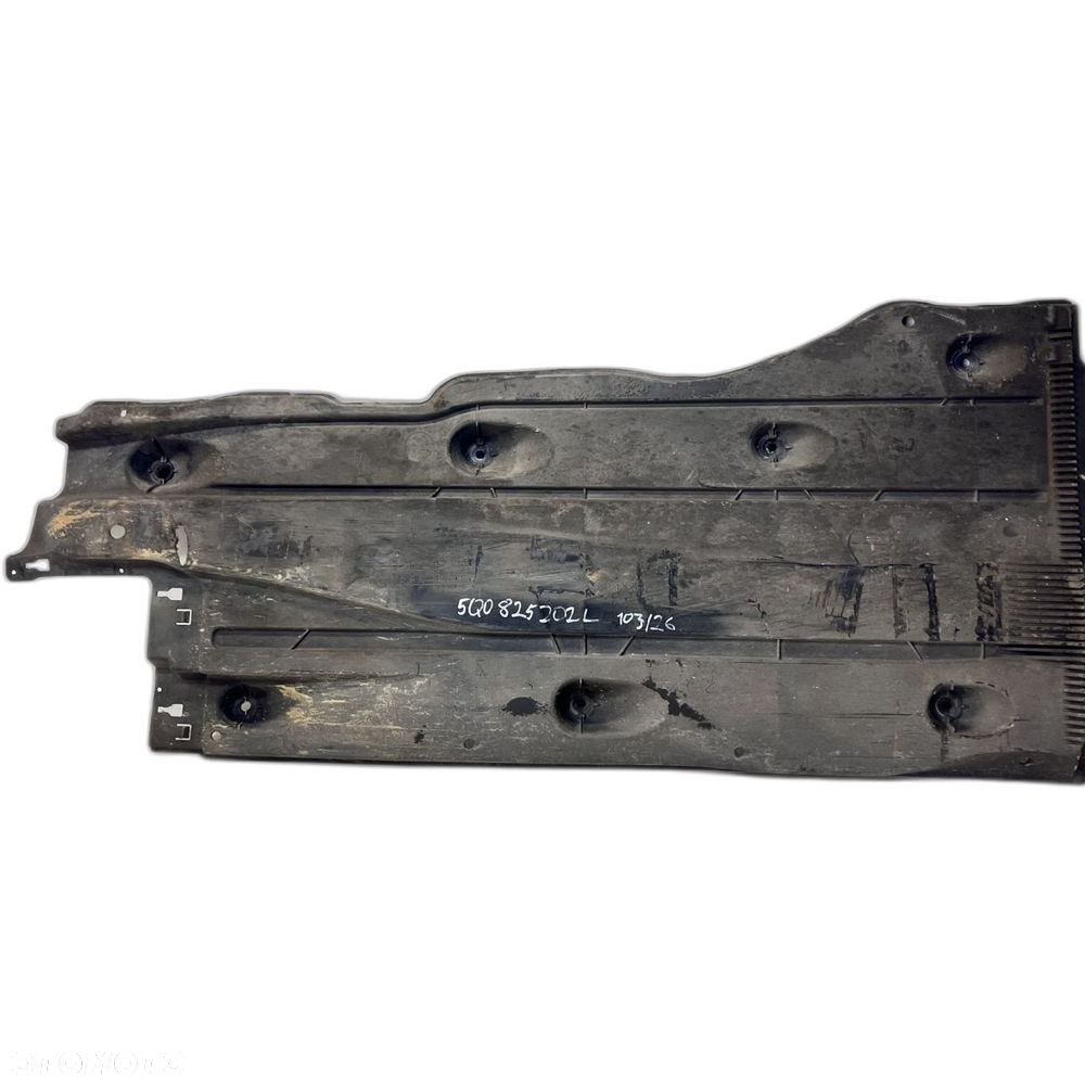 OSŁONA PŁYTA PODWOZIA PRAWA AUDI A3 8V 5Q0825202L 103/26 - 1