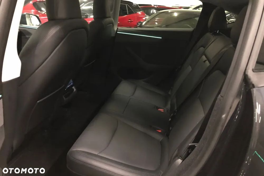 Tesla Y 79kWh Long Range RWD - 16