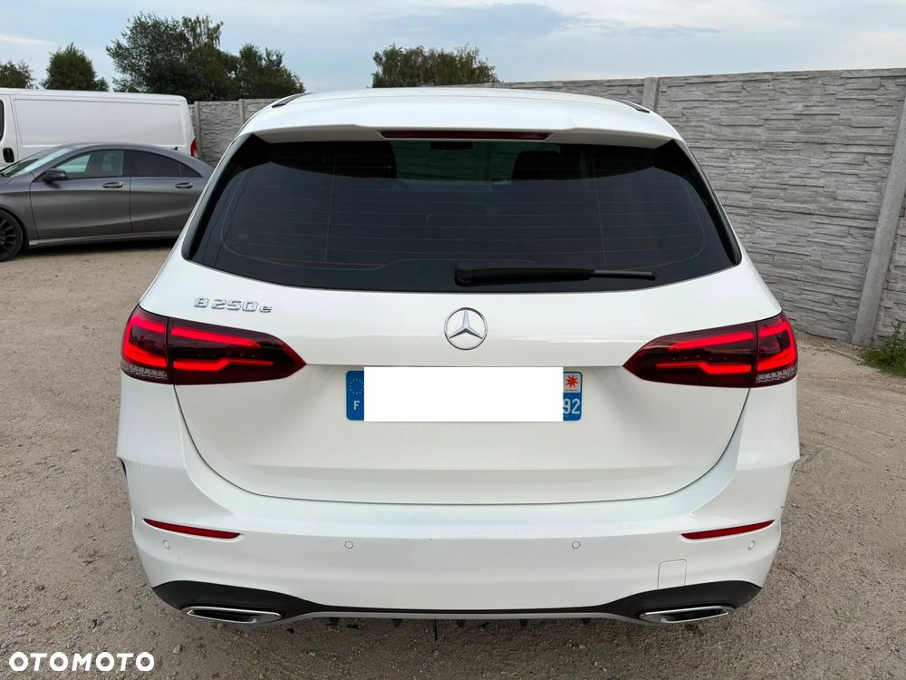Mercedes-Benz Klasa B 250 e 8G-DCT AMG Line - 22