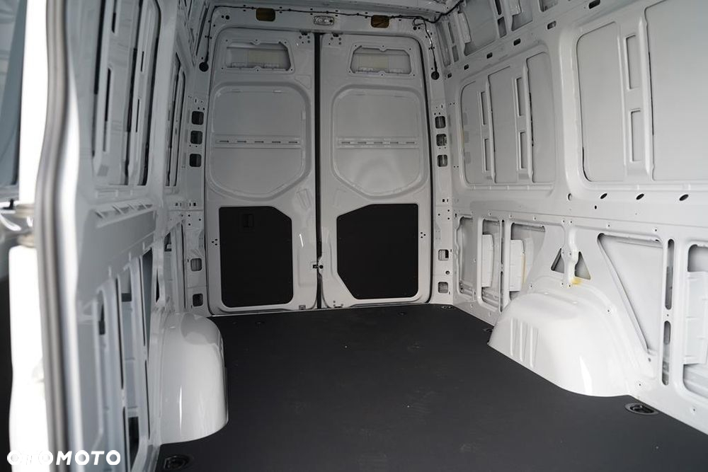 Mercedes-Benz Sprinter - 21