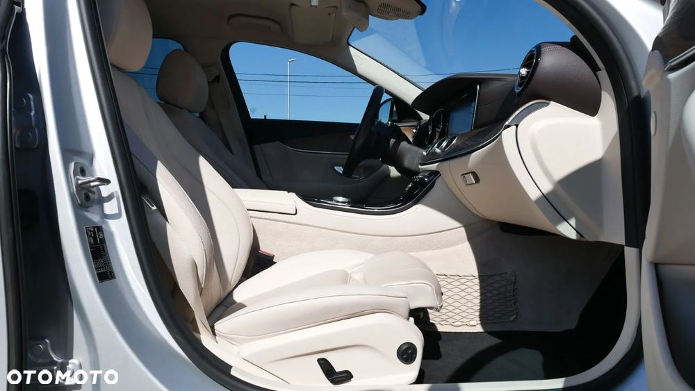 Mercedes-Benz Klasa E 300 de 9G-TRONIC Exclusive - 19