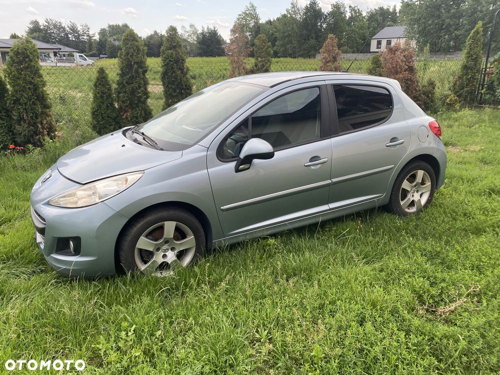 Peugeot 207 - 1