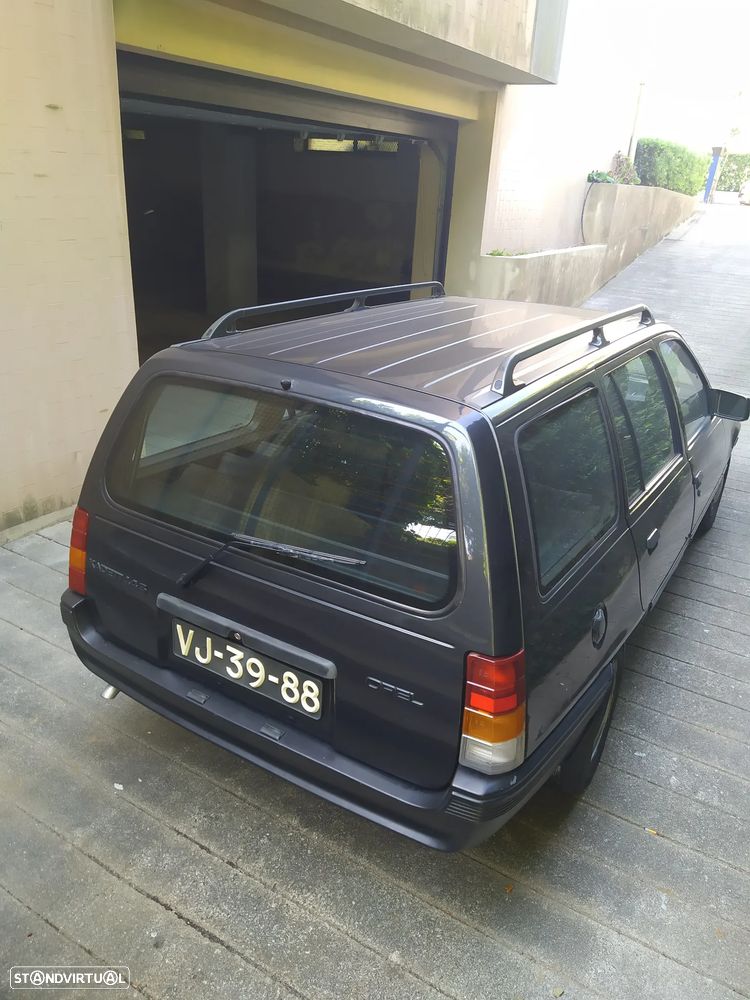 Opel Kadett 1.4 LS - 4