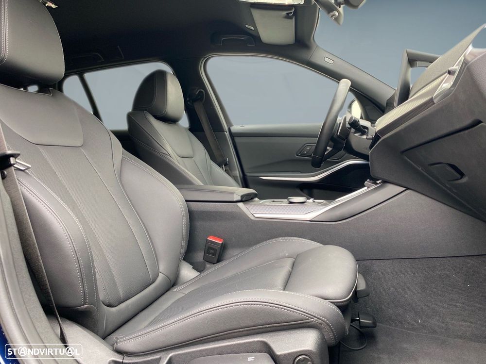 BMW 320 d Pack Desportivo M Auto — fotografia 16