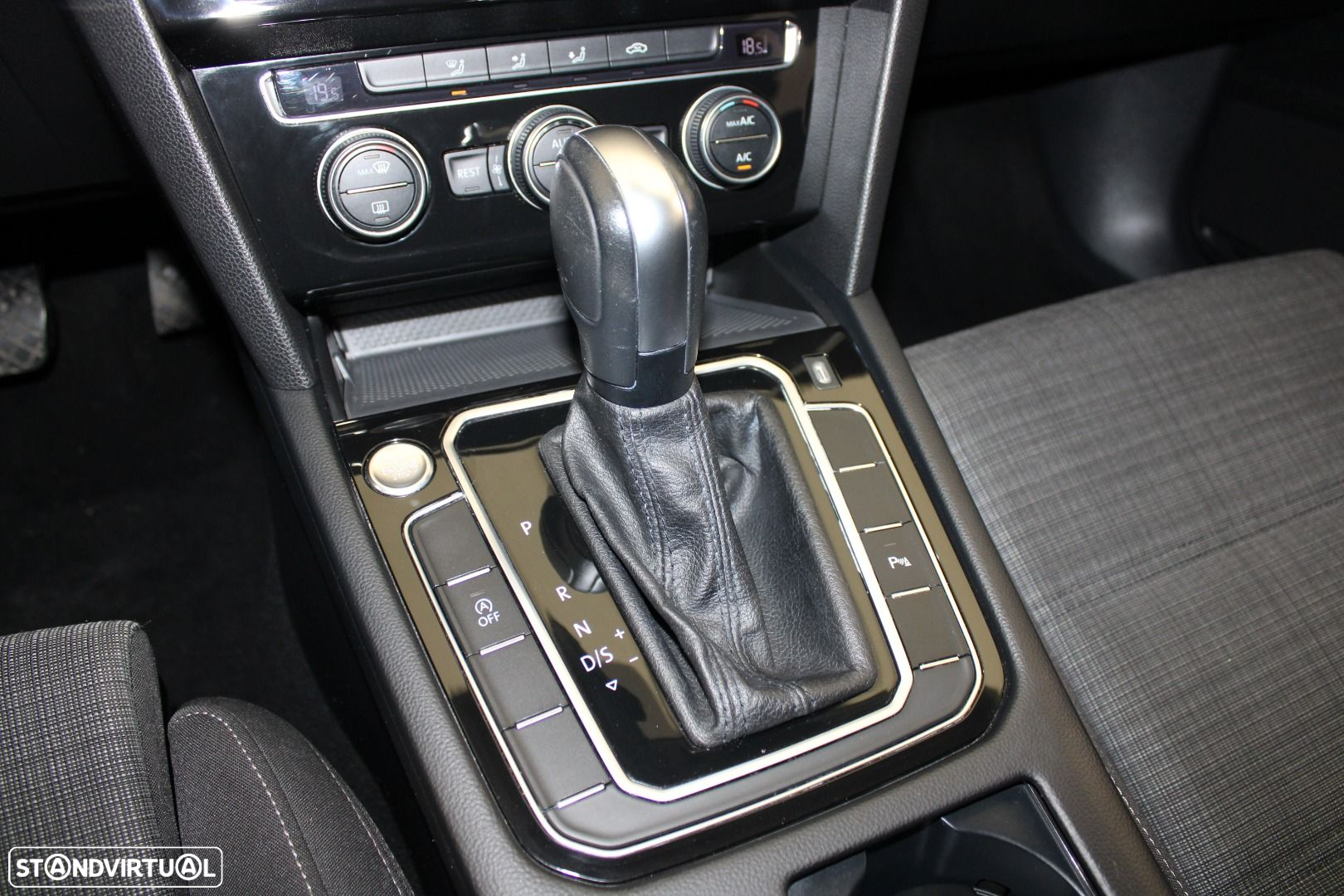 VW Passat Variant 1.6 TDI Business DSG - 27