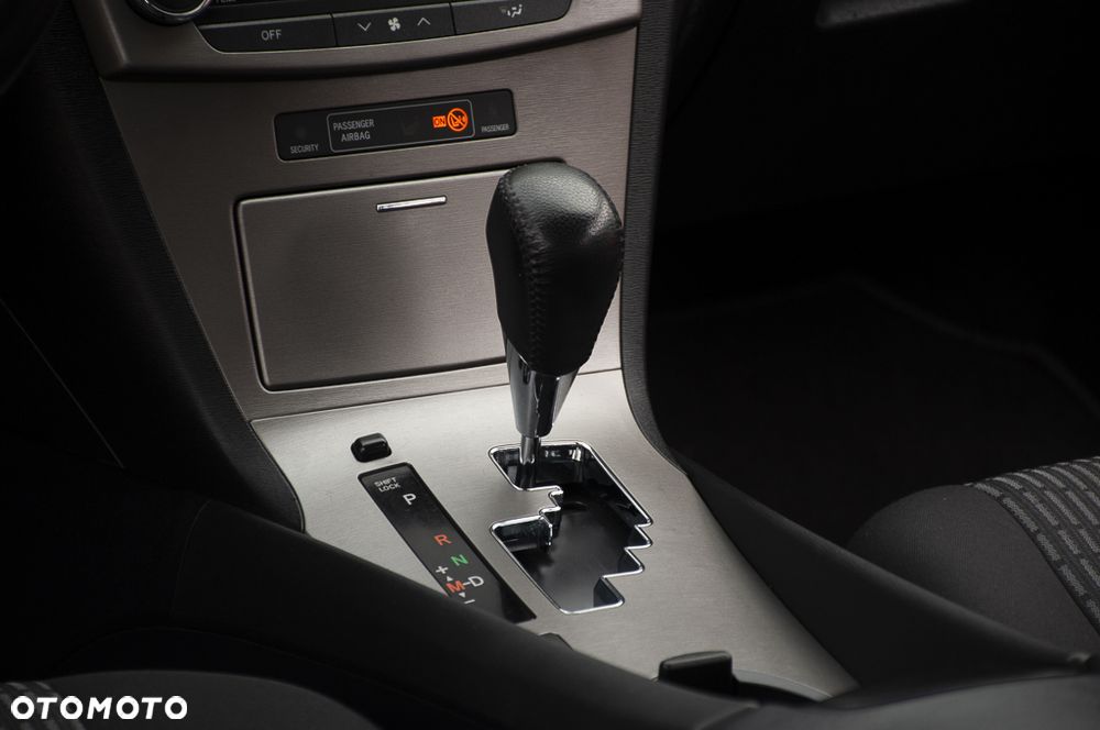 Toyota Avensis 1.8 Sol MS - 33