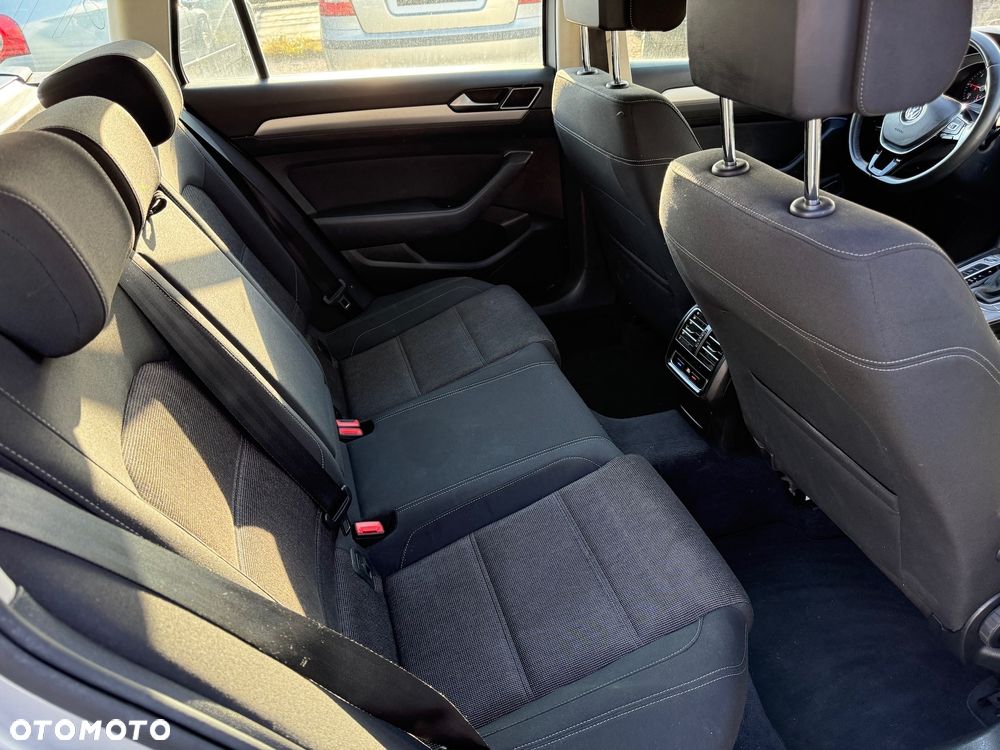 Volkswagen Passat Variant 1.6 TDI SCR DSG Comfortline - 17