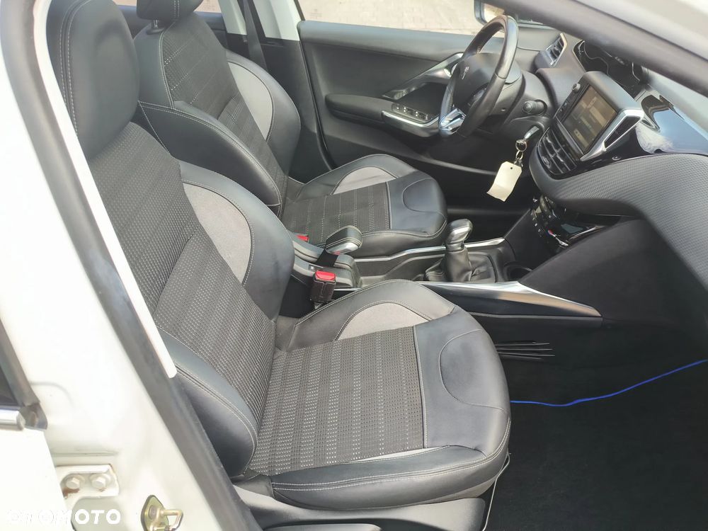 Peugeot 2008 PureTech 82 Allure - 22