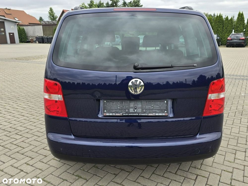 Volkswagen Touran - 11