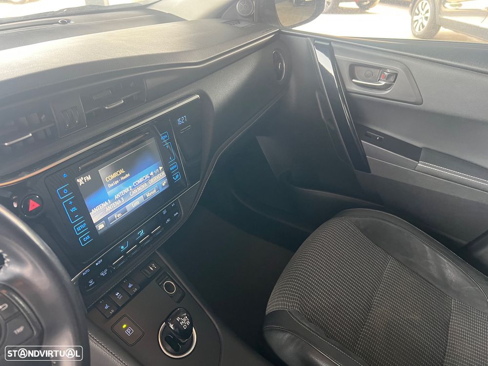 Toyota Auris Touring Sports 1.8 HSD Sport+Skyview +Navi - 23