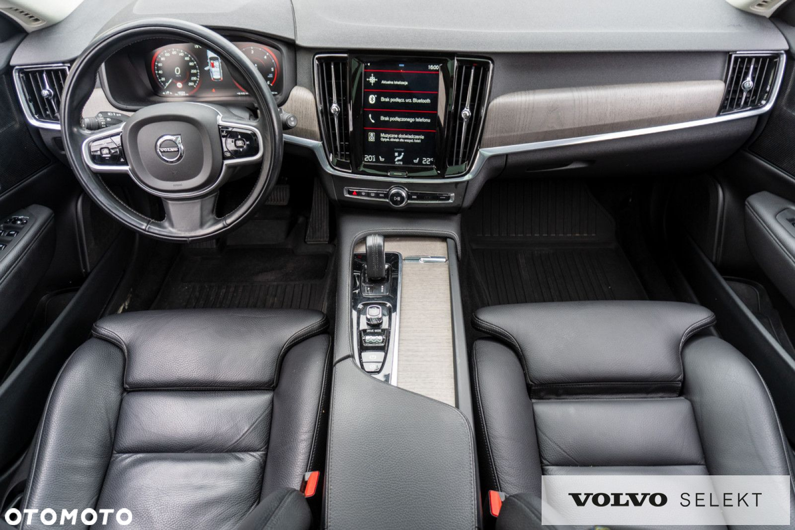 Volvo V90 Cross Country - 12