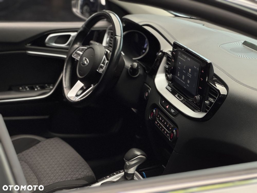 Kia Ceed 1.6 GDI PHEV L DCT - 38