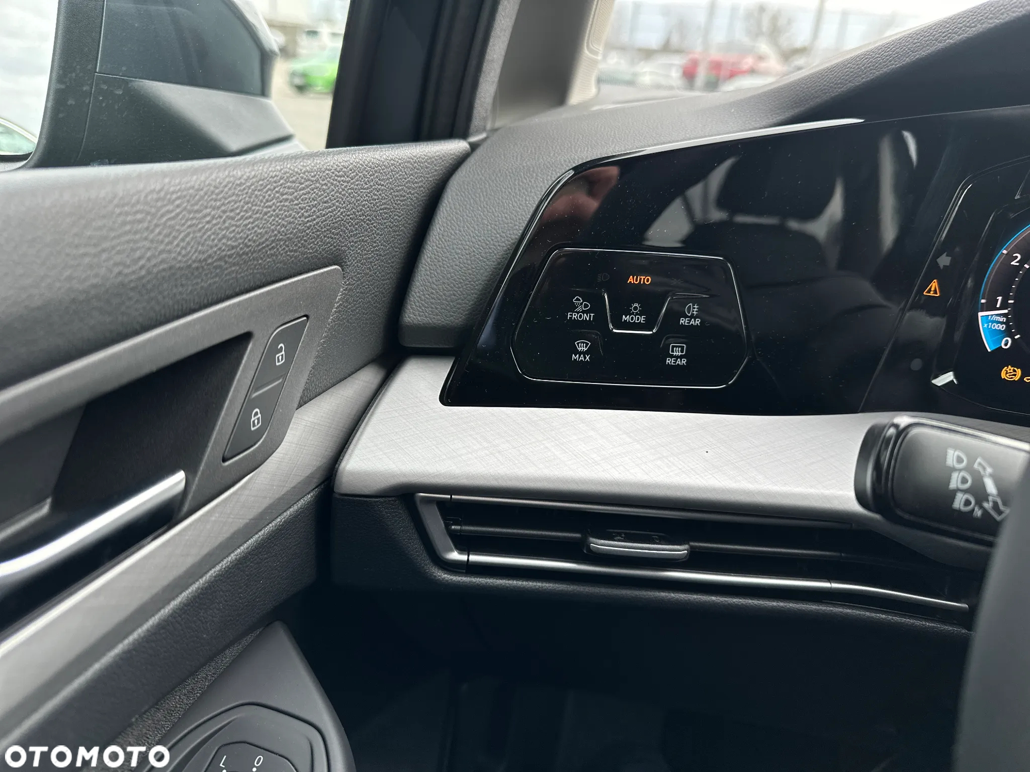 Volkswagen Golf - 24
