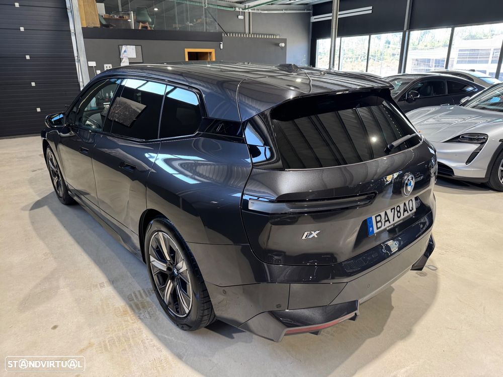 BMW iX xDrive 40 Pack Desportivo - 17