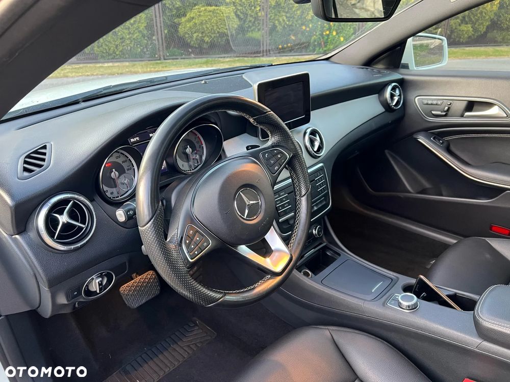Mercedes-Benz CLA 250 7G-DCT AMG Line - 26