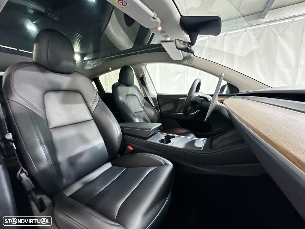 Tesla Model Y Performance Dual Motor AWD - 26