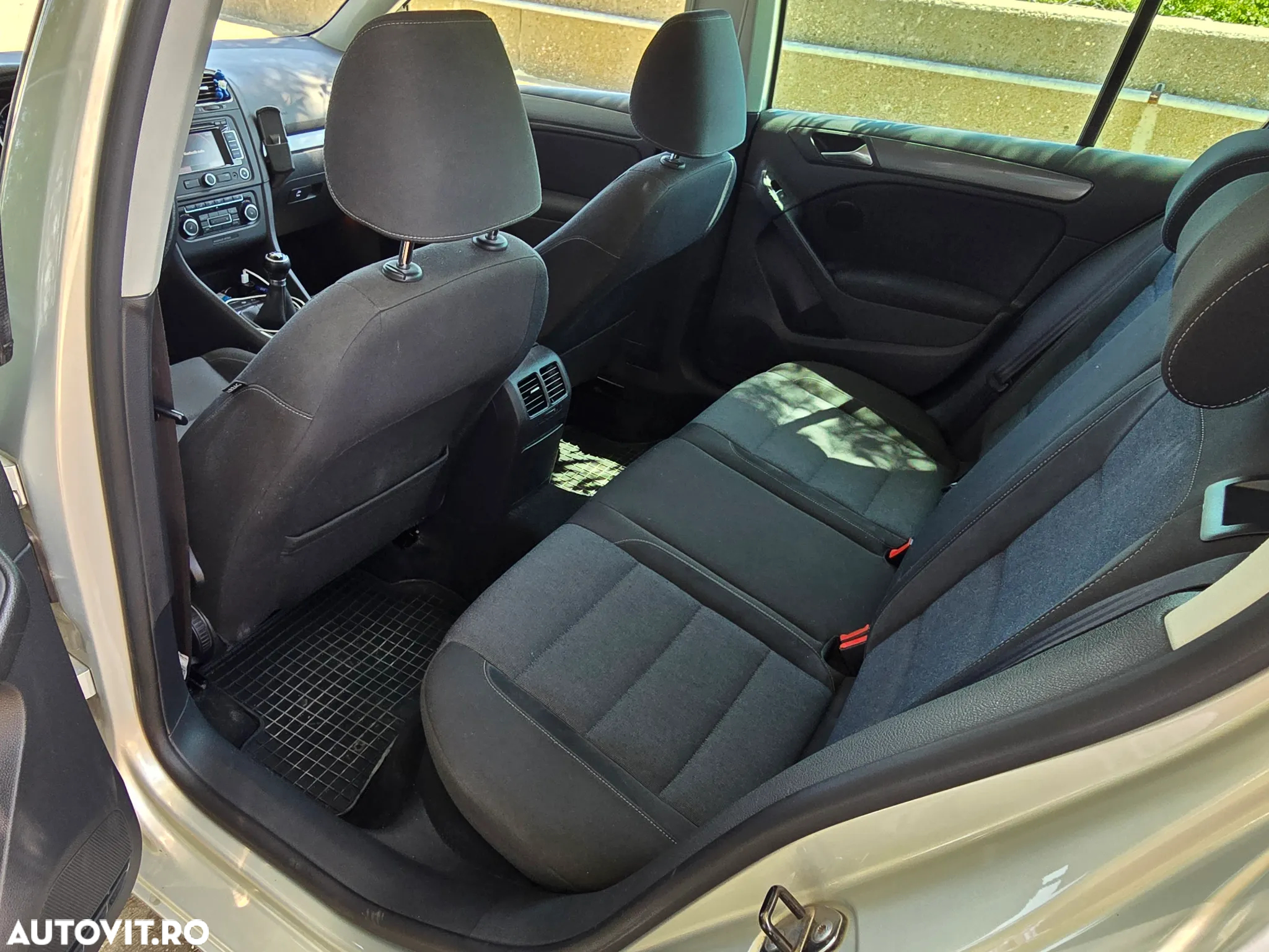 Volkswagen Golf 1.6 TDI DPF BlueMotion Technology Style - 9
