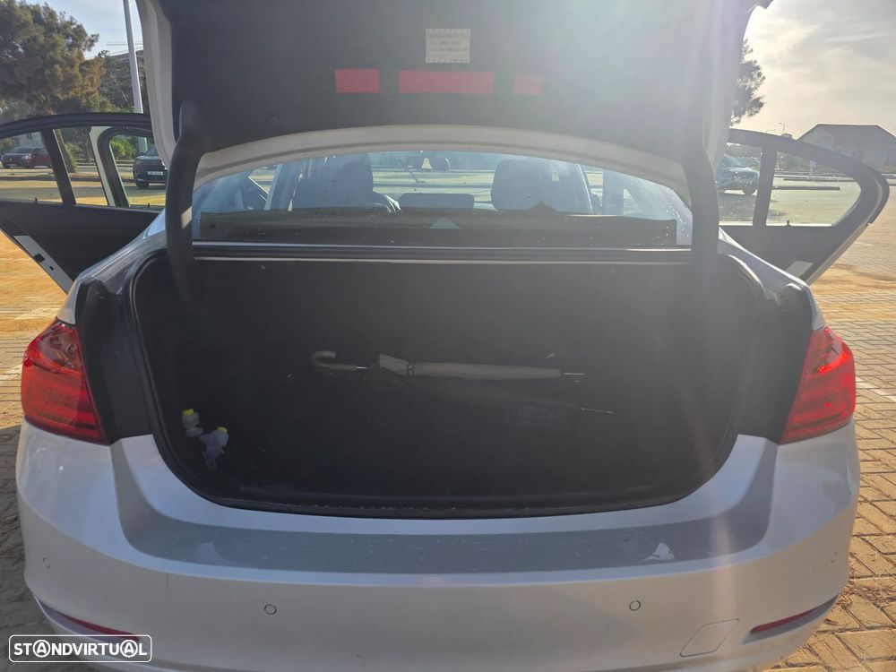 BMW 320 d Efficient Dynamic Edition Sport Line - 8