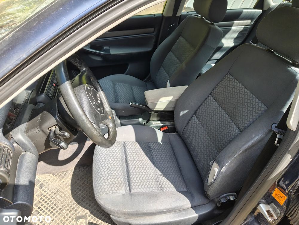 Audi A4 Avant 1.8 - 7