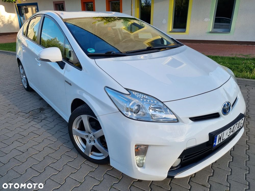Toyota Prius (Hybrid) Life - 22
