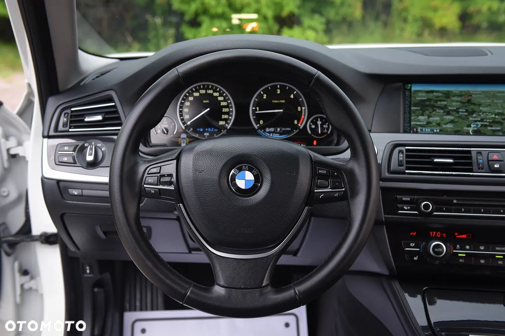 BMW Seria 5 525d xDrive Sport-Aut - 30