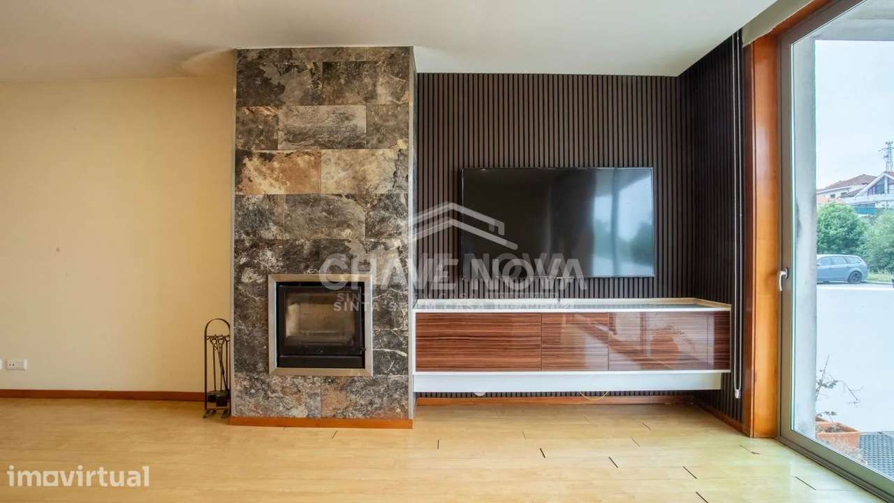 Moradia Geminada V4 c/ Piscina e Vistas Rio Douro em Oliveira do Douro - Grande imagem: 3/41