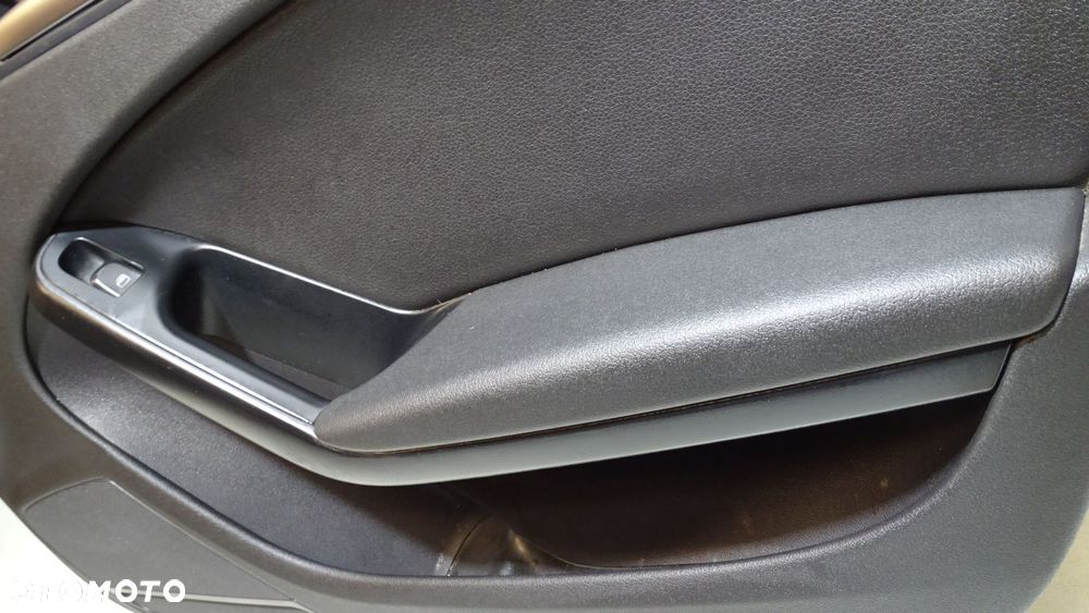 BOCZEK DRZWI PRAWY PRZEDNI AUDI A4 B8 2.0TDI - 2