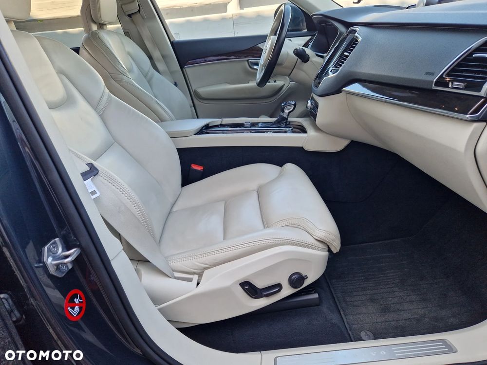 Volvo XC 90 D5 AWD Momentum - 29