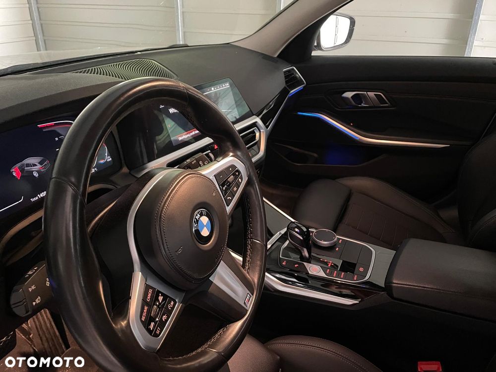 BMW Seria 3 318d mHEV - 14