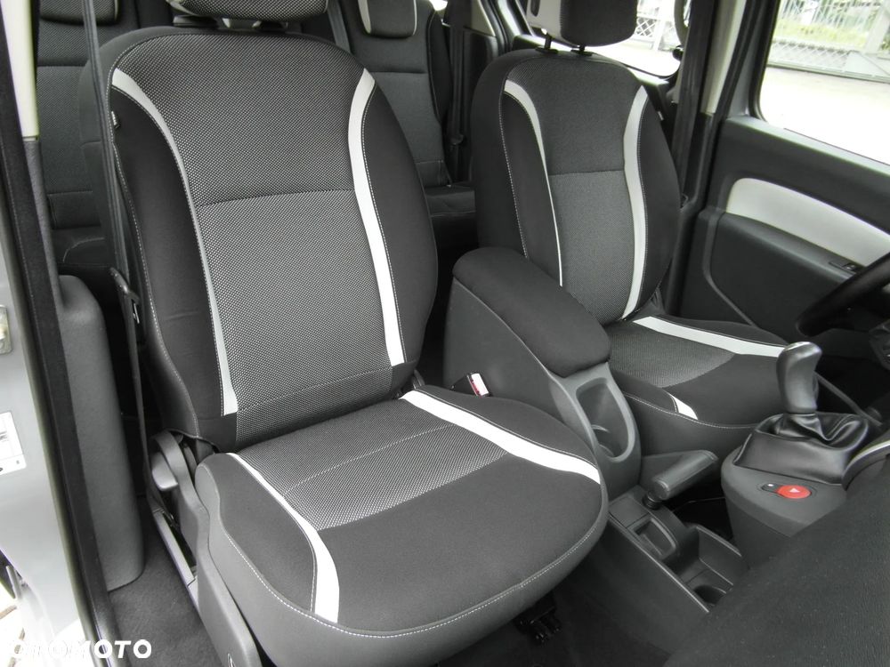Renault Kangoo 1.6 16V Privilege - 21