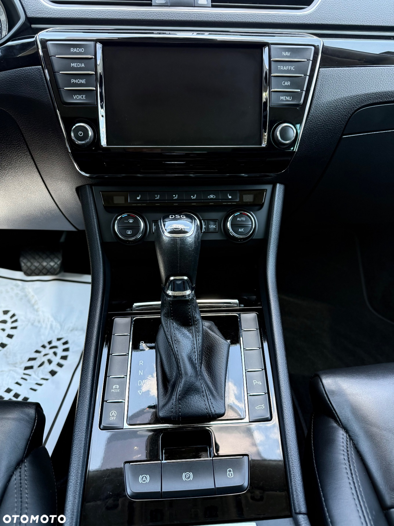 Skoda Superb 2.0 TDI DSG L&K - 18