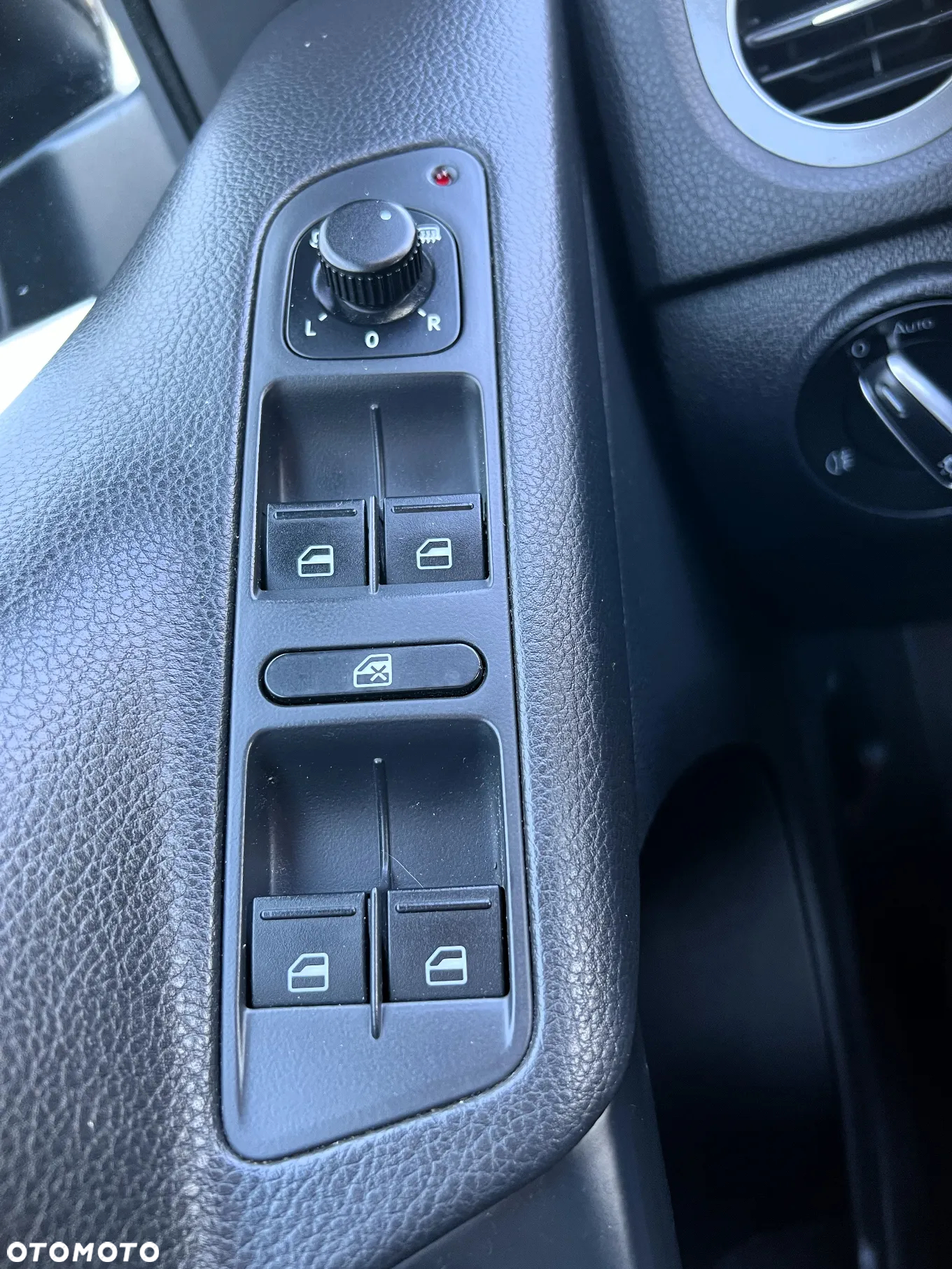 Volkswagen Tiguan - 24