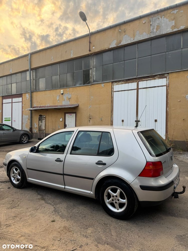 Volkswagen Golf - 5